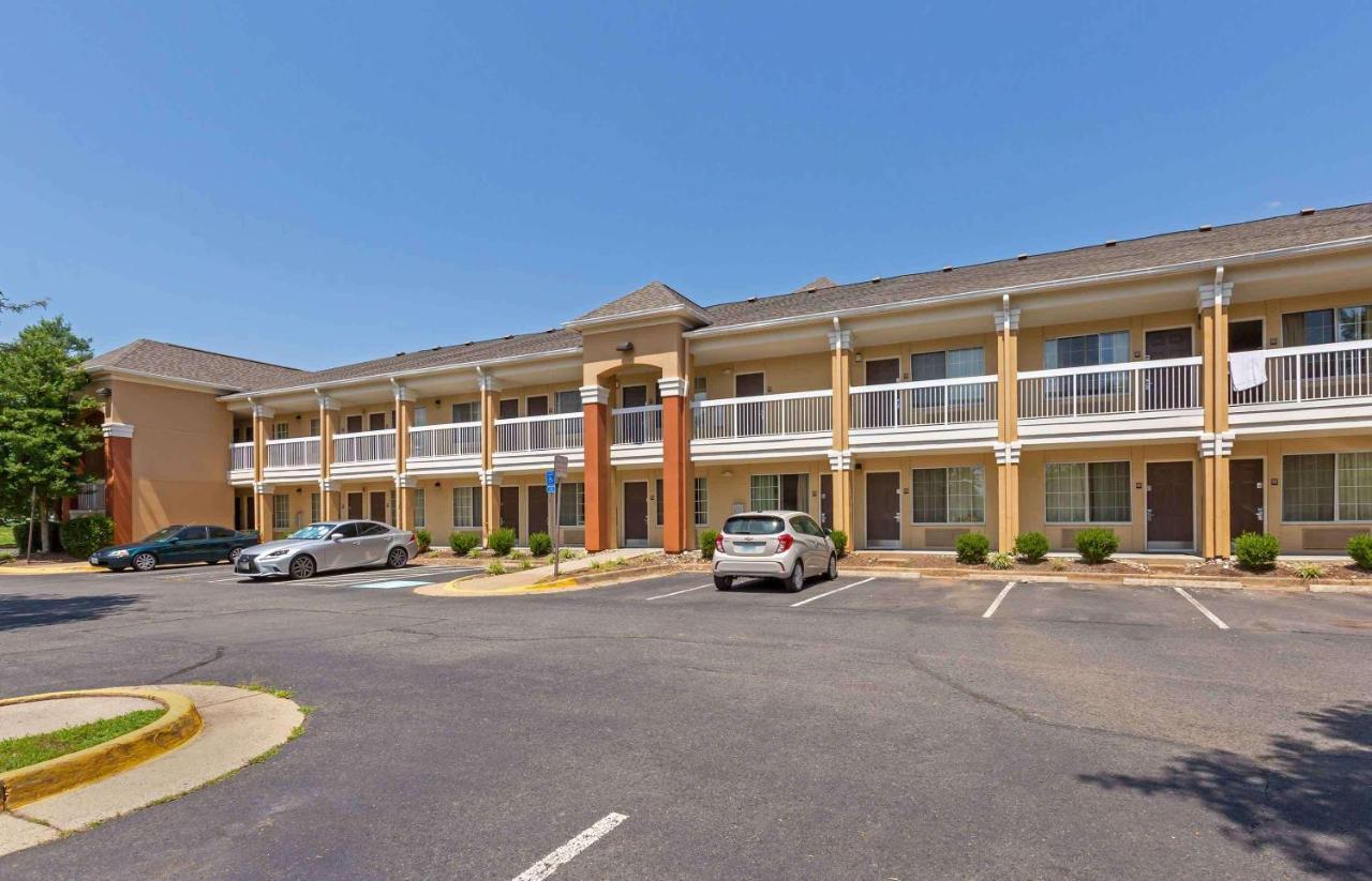 Hometowne Studios By Red Roof Chantilly Exterior photo